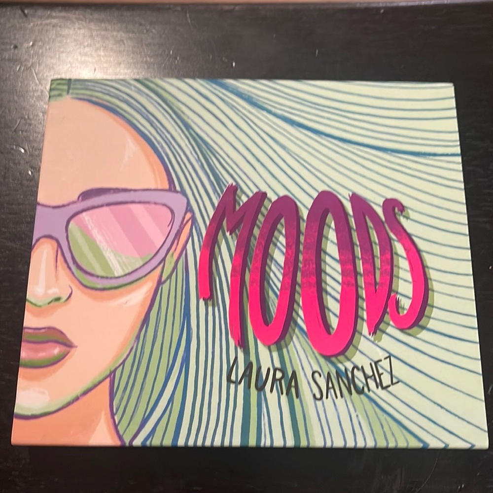 Laura Sanchez eyeshadow palette